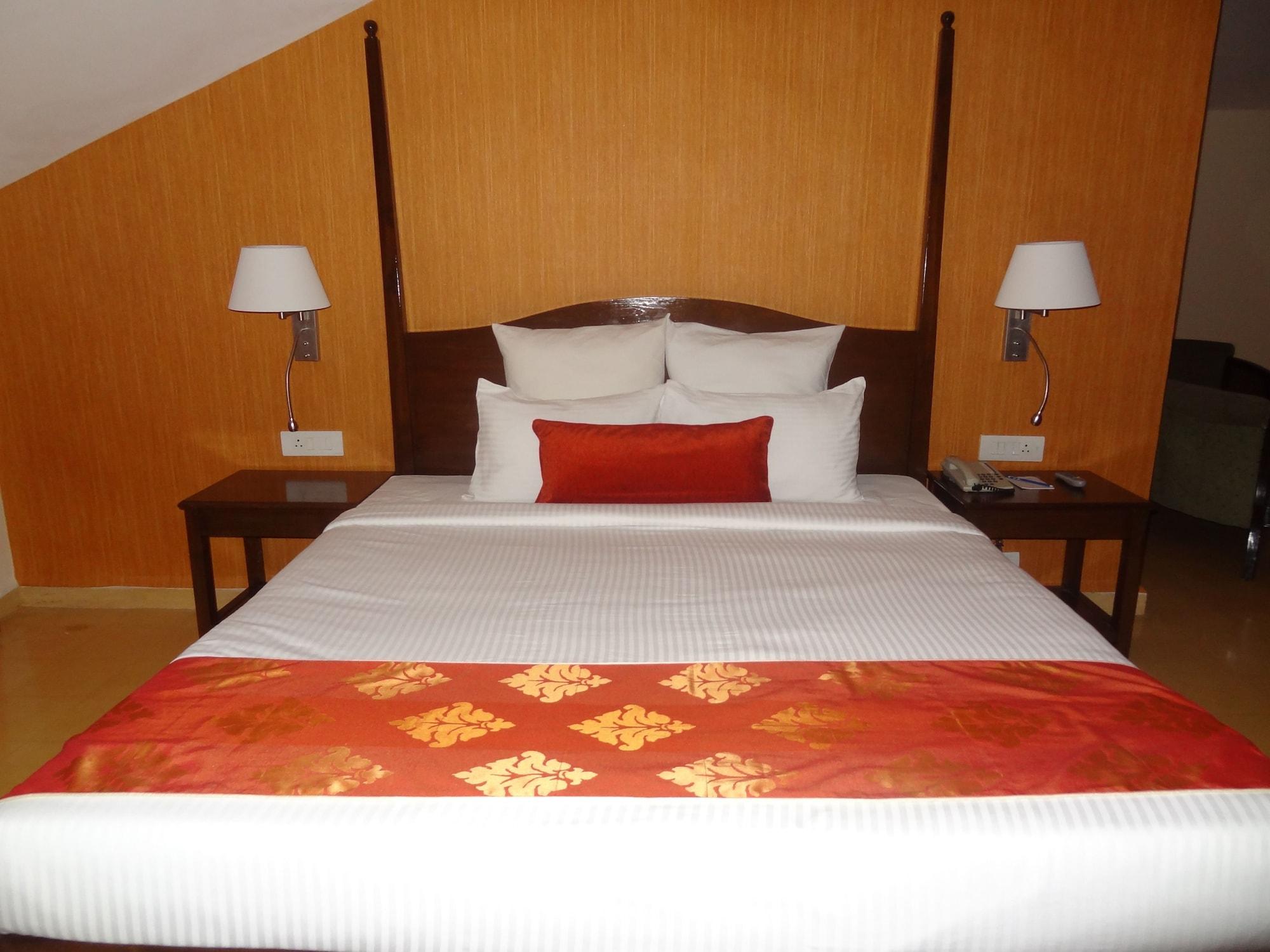 The Crown Goa Hotel Panaji Exterior photo