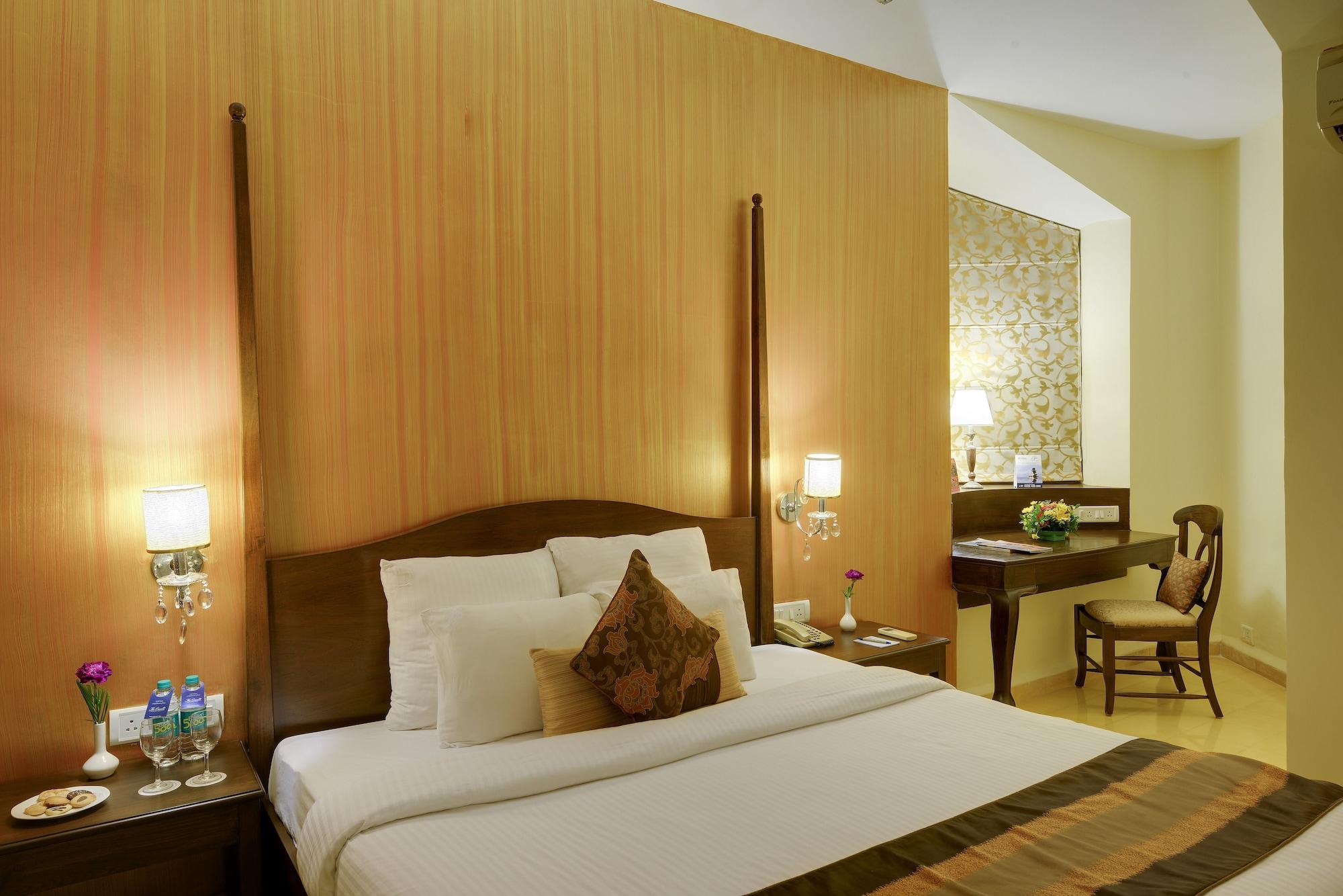 The Crown Goa Hotel Panaji Exterior photo