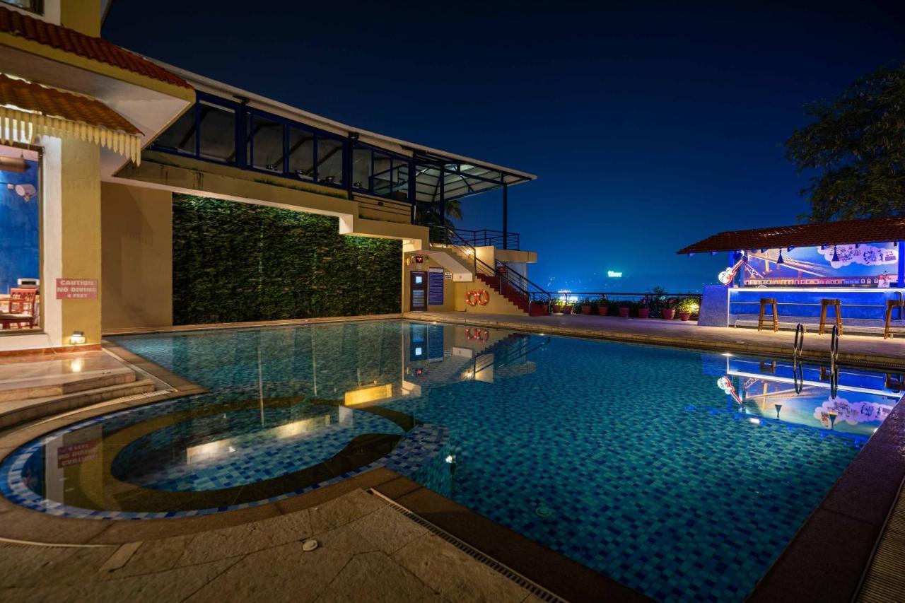 The Crown Goa Hotel Panaji Exterior photo