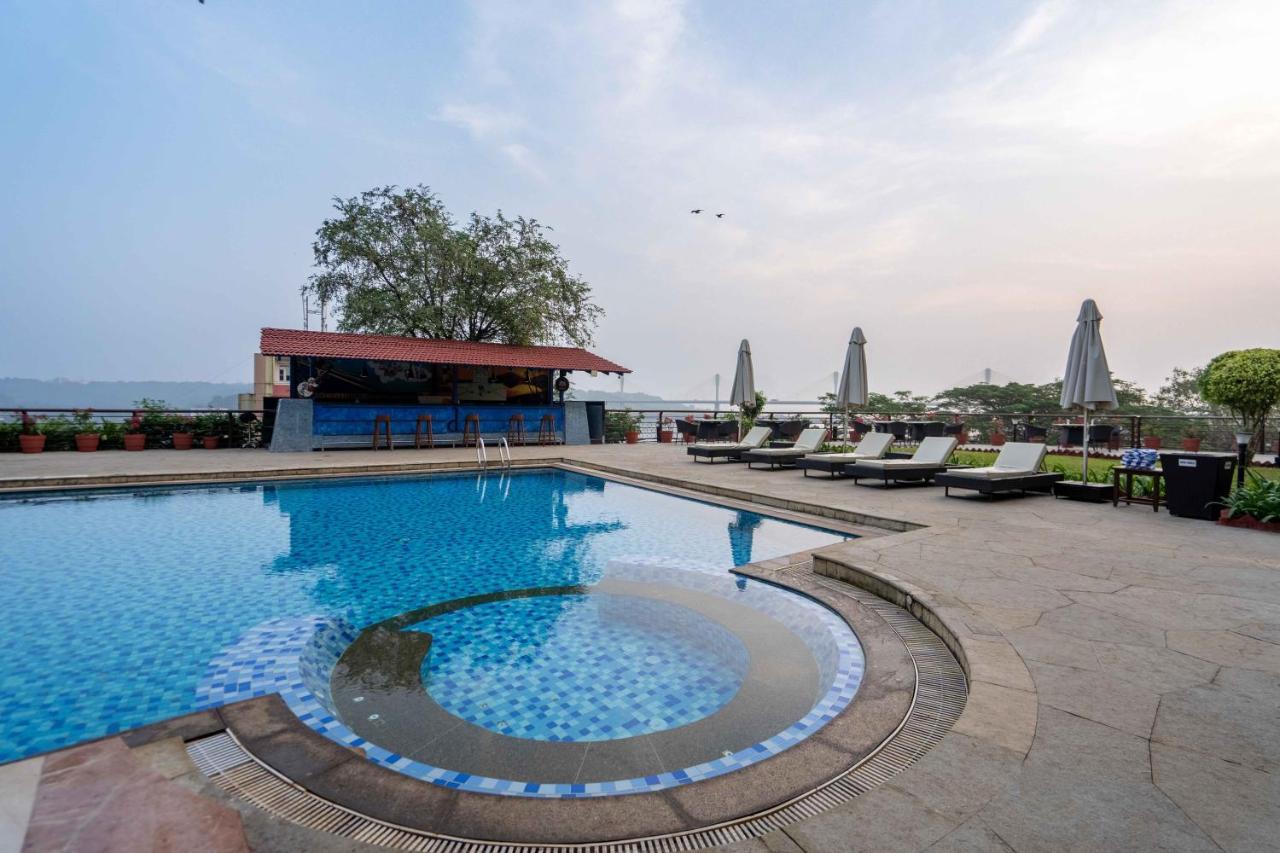 The Crown Goa Hotel Panaji Exterior photo