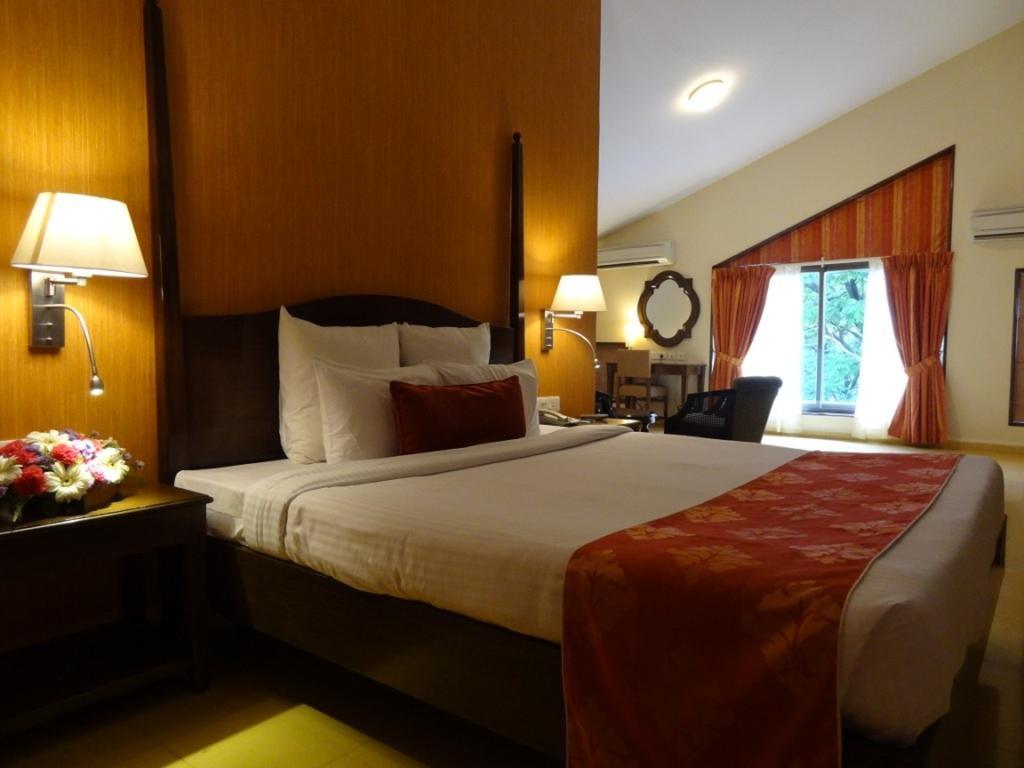 The Crown Goa Hotel Panaji Exterior photo